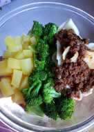 Beef Stew and Prawn Dumpling mix with Steam Potato and Broccoli