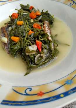 Daun kenikir masak lodeh pedas toping baby pindang :)