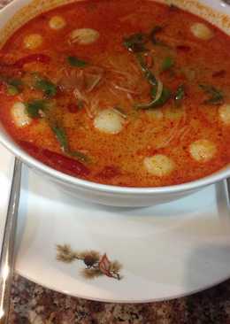 Bihun Bakso Ikan Kuah Kari Merah Ala Thailand