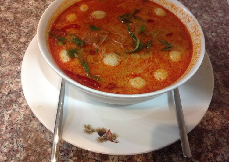 resep lengkap untuk Bihun Bakso Ikan Kuah Kari Merah Ala Thailand