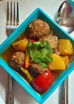 Semur Bola Daging dan Kentang