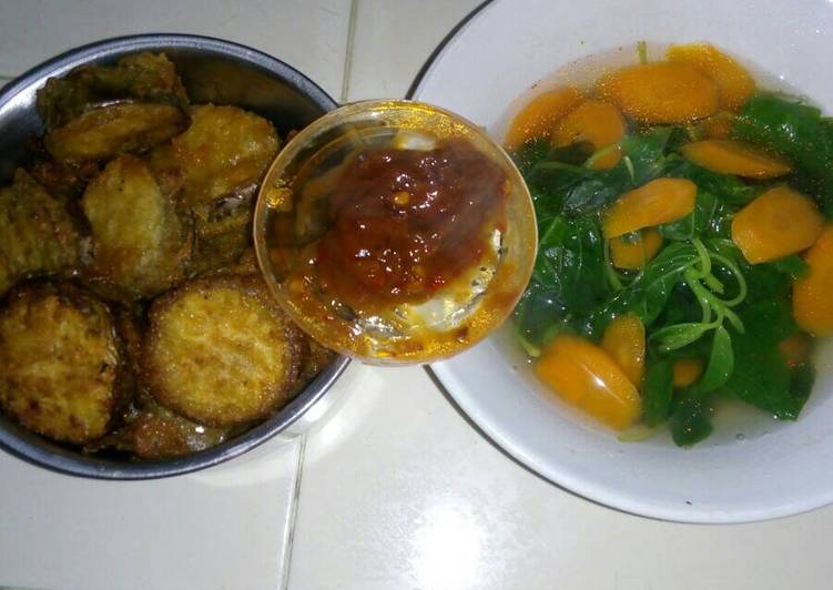 cara membuat Sayur bening wortel bayam dan terong crispy cocol sambal terasi