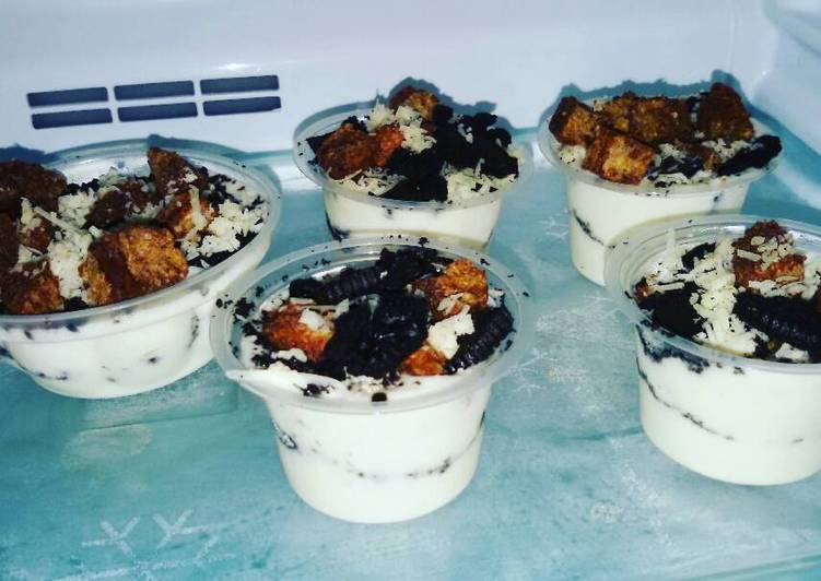 resep Cheesecake Melted with Crunchy Sponge and Oreo Topping