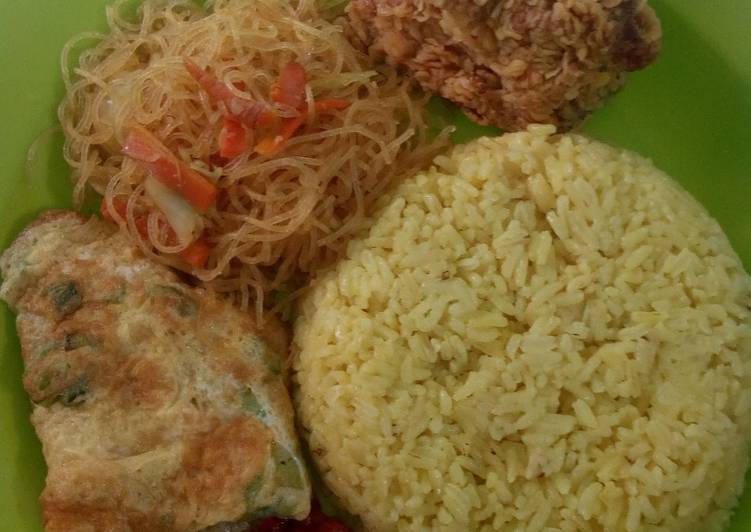 Resep Nasi kuning sederhana oleh Wien s Sri Winarni Cookpad