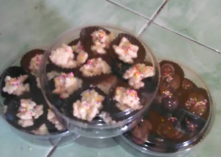 resep masakan Mini Biskuit gandum salut coklat putih