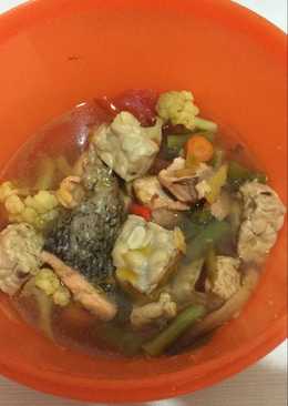 Sop kuah asam salmon segar dan sehat