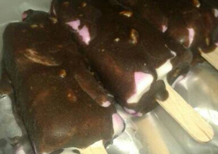 resep lengkap untuk Dragonfruit icecream with choco peanut glaze a.k.a Feast KW