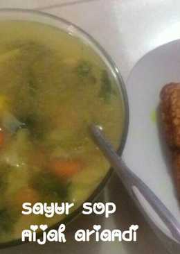 Sayur sop ayam, baso, telur puyuh