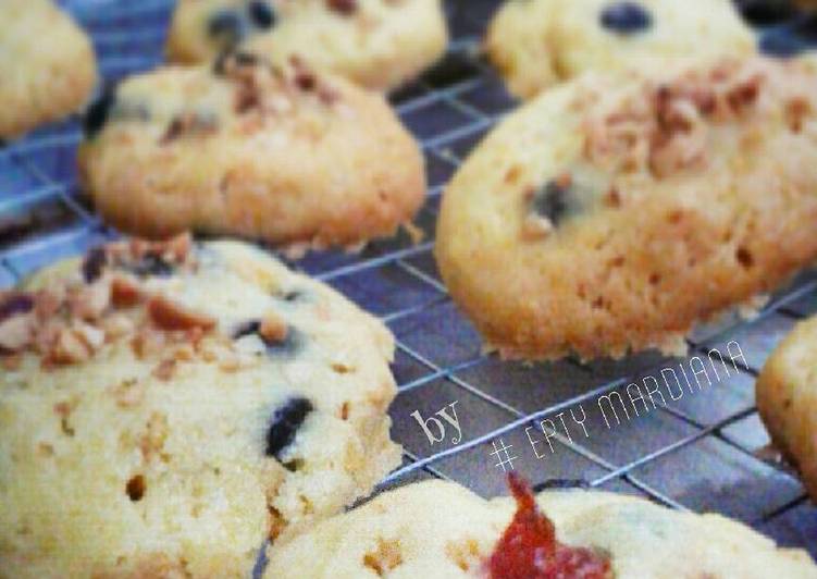 bahan dan cara membuat Cornflake Strawberry Cookies