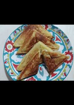Roti Bakar isi pisang keju