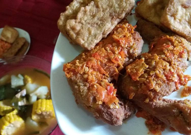 cara membuat Ayam geprek sambal bawang +tahu tempe crispy+sayur asem