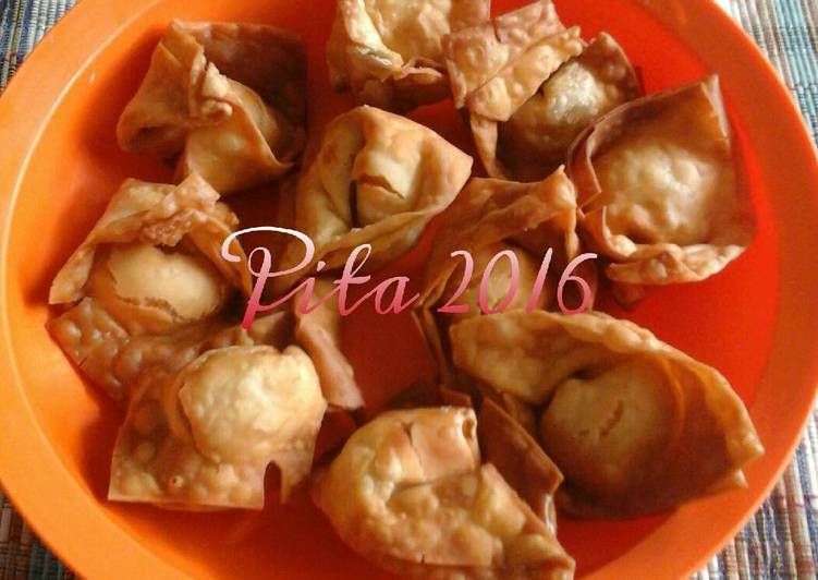 Resep Pangsit goreng isi udang ayam Dari Pita Pambudi (Dhian
Puspitasari )