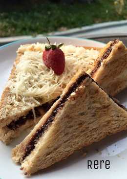 Roti Bakar Nutela Keju