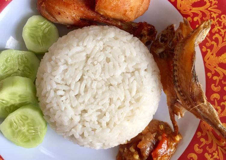 cara membuat Nasi Uduk Ayam Sambal Setan