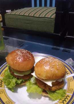 Roti burger plus nugget tempe