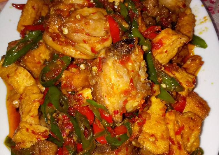 Resep Ayam tahu masak cabe hijau oleh Ria rahayuu - Cookpad