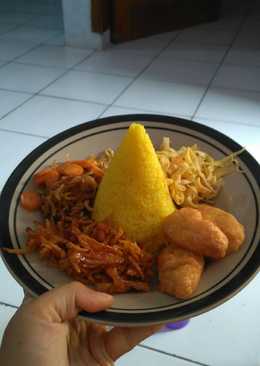 Nasi kuning enak gurih lezat