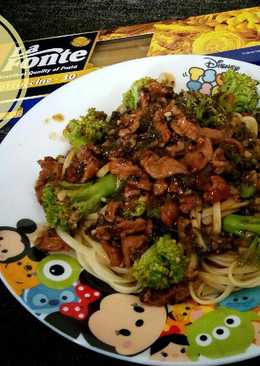 Fettuccine Saus Brokoli Daging Lada Hitam