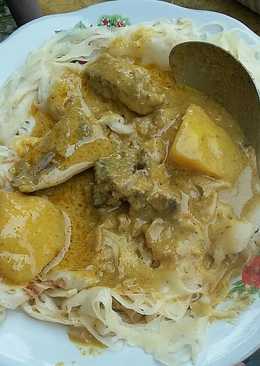 Roti Jala Kuah Kari Ayam Kampung