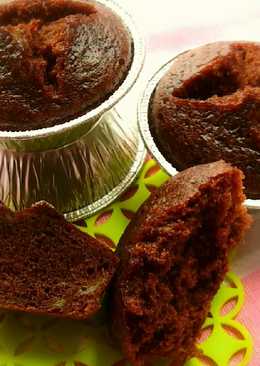 Steamed chocolate banana cupcakes