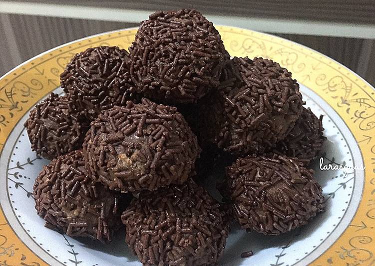 resep lengkap untuk Bola-bola Cokelat / Kue Rambutan