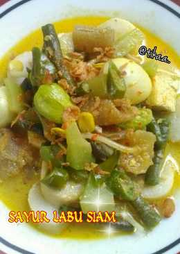 Lontong Sayur (Sayur Labu Siam)