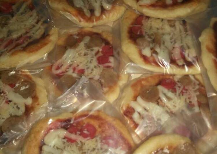 bahan dan cara membuat Pizza mini ekonomis ??