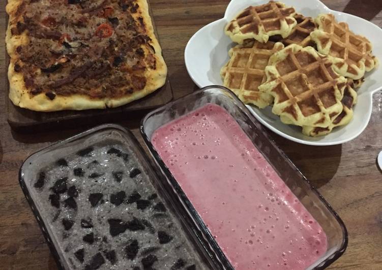 gambar untuk cara membuat Homemade Ice Cream: Banana Oreo Cookies & Banana Strawberry