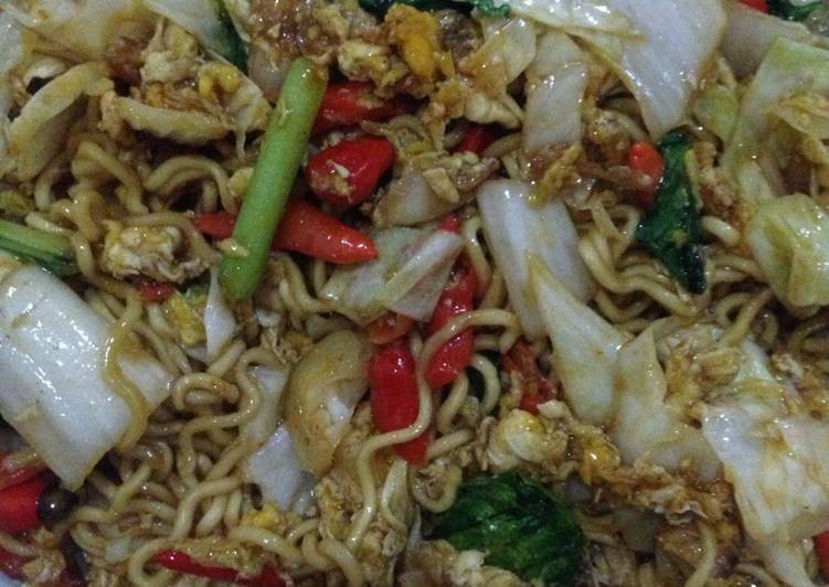 bahan dan cara membuat Mie goreng