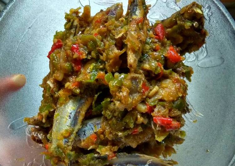 resep lengkap untuk Ikan asin sambal cabe ijo gunung