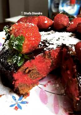 Red Velvet Strawberry Cake