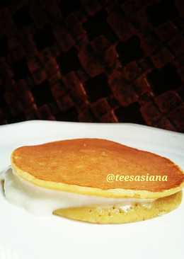 Thin Dorayaki with Cheese Sauce