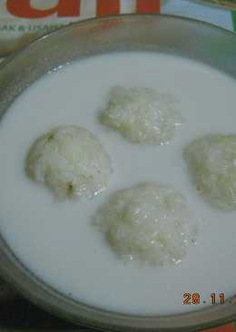 Bola Ketan Kuah Santan