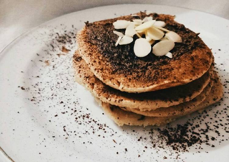 cara membuat Banana Pancake filled nutella and almond