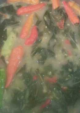 Sayur daun singkong bumbu kuning