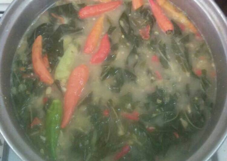 cara membuat Sayur daun singkong bumbu kuning