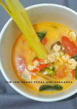 Tom yam goong (Thai soup)