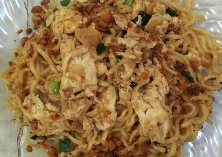 gambar untuk cara membuat Indomie goreng nyemek??