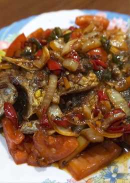 Ikan bawal siram tumis kecap