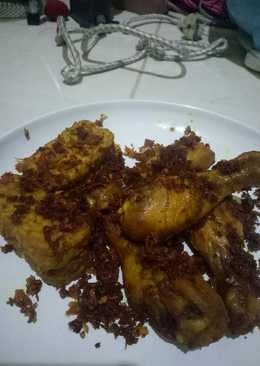 Ayam goreng bumbu kuning