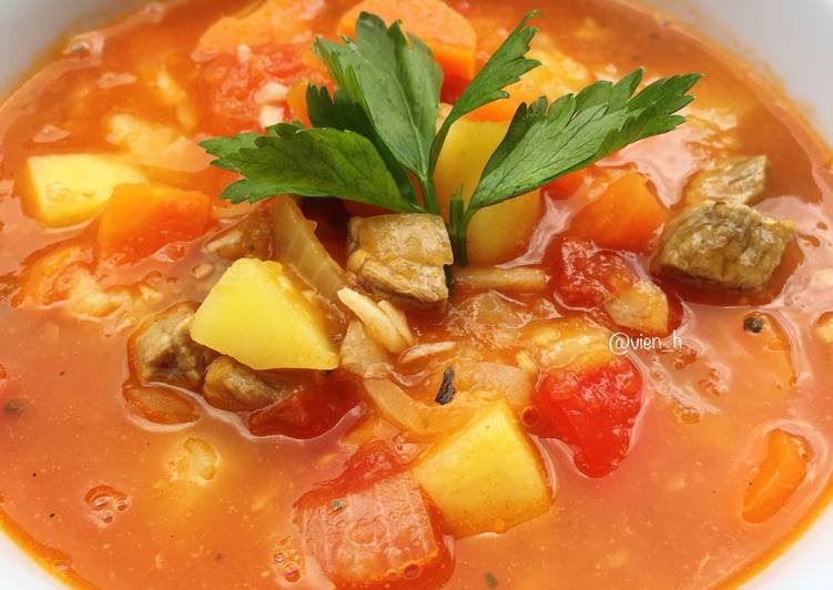 gambar untuk resep makanan Goulash Soup