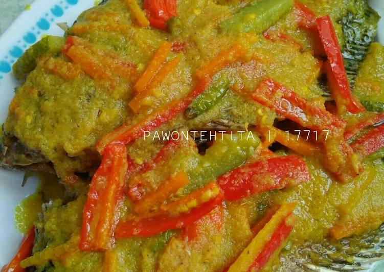  Resep Ikan Gurame bumbu Acar oleh Tita Chairinisa Pawon 