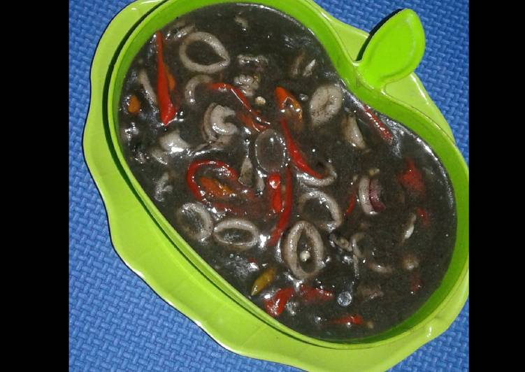 bahan dan cara membuat Cumi Hitam Saus Tiram