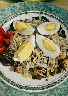 Tahu telor bumbu petis