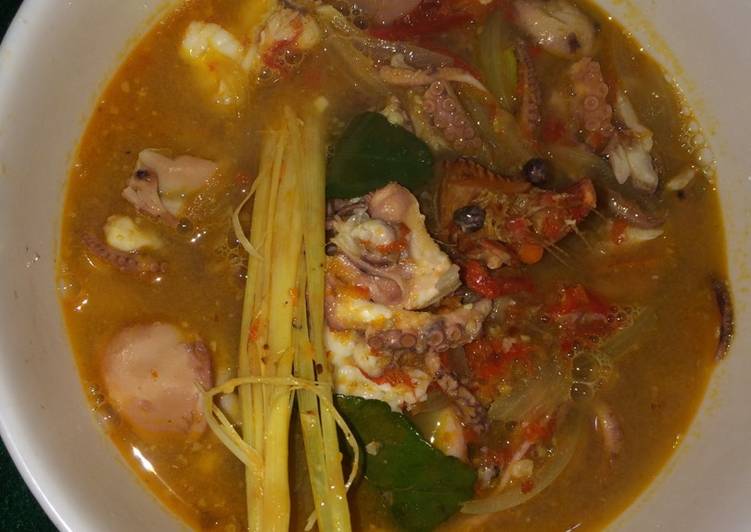 cara membuat Tom Yum Seafood