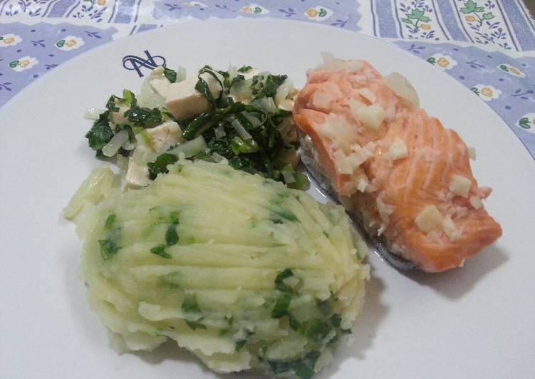 gambar untuk resep Mashed Potato, Tumis Pokcoy Tahu, & Salmon (MPASI 9 bulan +)