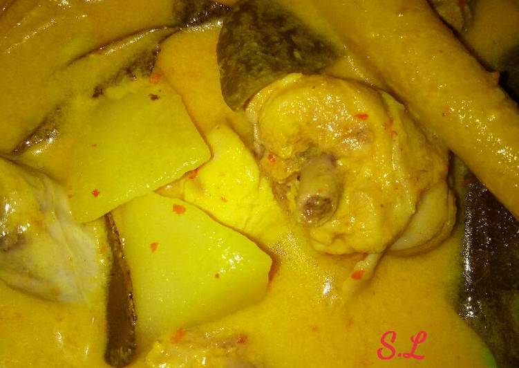 resep lengkap untuk Kari Ayam Kental (Thick Chicken Curry)