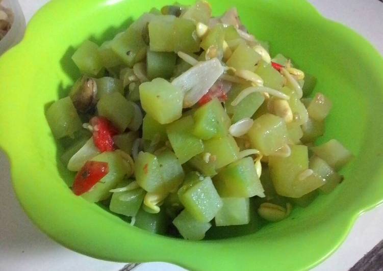 resep makanan Tumis Labu Siam Toge