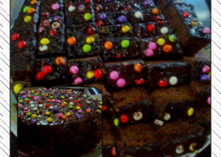 Resep Brownies Coklat Lumer hias Chocochip warna Oleh Ludfianti Wuri