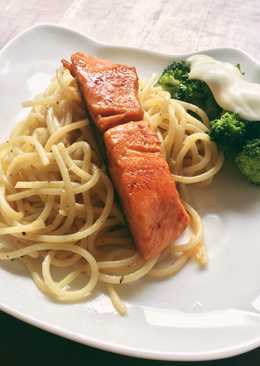 Spaghetti Aglio E Olio with Honey Glazed Salmon